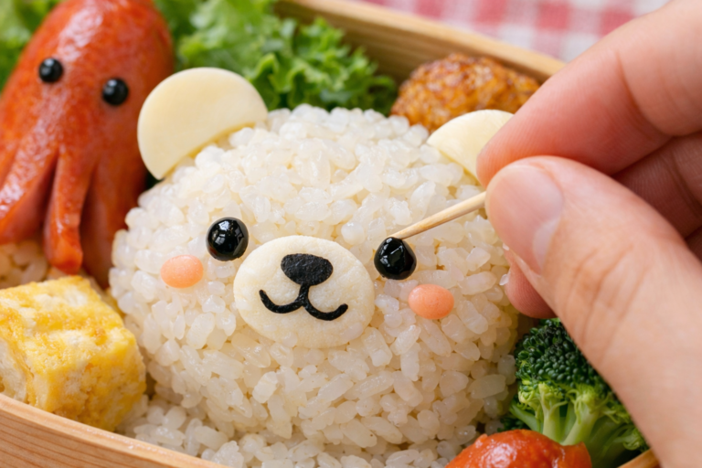 キャラ弁の目は海苔以外でも作れる？黒ゴマや黒豆など簡単な食材と便利アイテムを紹介