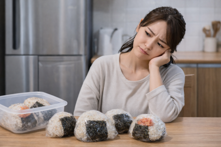 おにぎりを前日に作るなら冷蔵庫保存はOK？常温・冷凍の日持ち期間も解説